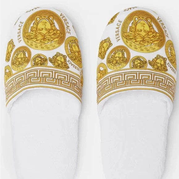(𝐒𝐎𝐋𝐃)🥂𝐇𝐏!🥂Versace MEDUSA AMPLIFIED PRINT Slippers NWT - Picture 2 of 14